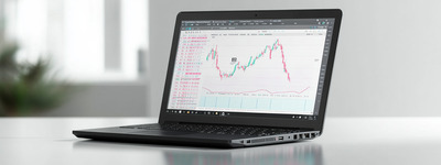 Configuração minimalista de laptop para negociação Minimalist Trading Laptop Setup